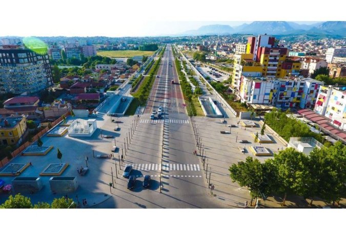 Tirane, shes apartament 3+1+Aneks+Ballkon Kati 1, 148 m² 250.000 € (bulevardi i ri)