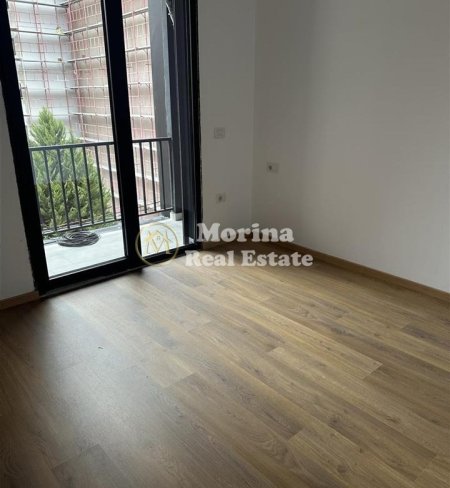 Tirane, jepet me qera ambjent biznesi Kati 2, 56 m² (Pazari i Ri)
