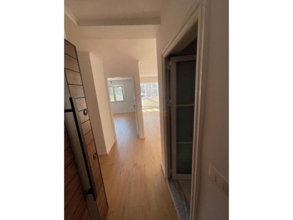 Tirane, shitet apartament 1+1+Ballkon Kati 4, 51 m² 128.000 € (Don Bosko)