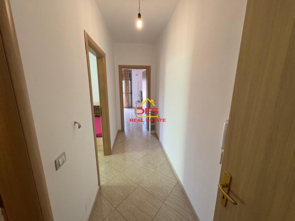 Vlore, jepet me qera apartament 2+1+Ballkon Kati 2, 120 m² 400 € (Rruga Osman Haxhiu)