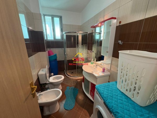 Vlore, jepet me qera apartament 2+1+Ballkon Kati 2, 120 m² 400 € (Rruga Osman Haxhiu)
