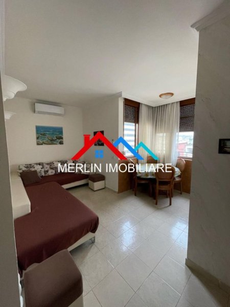Tirane, jepet me qera apartament 2+1+Ballkon Kati 8, 80 m² 650 € (RR. PETRO NINI LUARASI,TREGU ELEKTRIK)