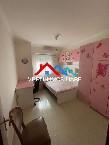 Tirane, jepet me qera apartament 2+1+Ballkon Kati 8, 80 m² 650 € (RR. PETRO NINI LUARASI,TREGU ELEKTRIK)