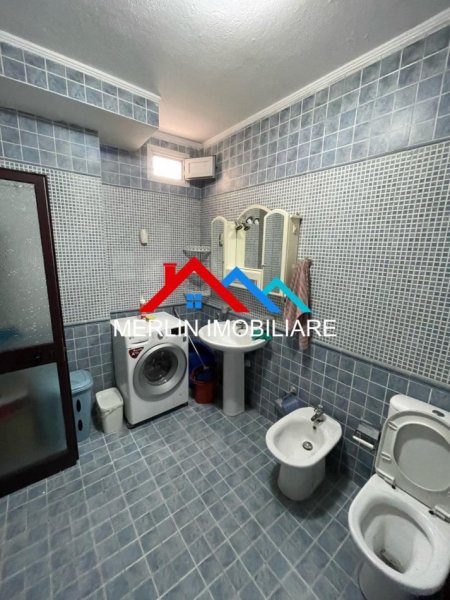 Tirane, jepet me qera apartament 2+1+Ballkon Kati 8, 80 m² 650 € (RR. PETRO NINI LUARASI,TREGU ELEKTRIK)
