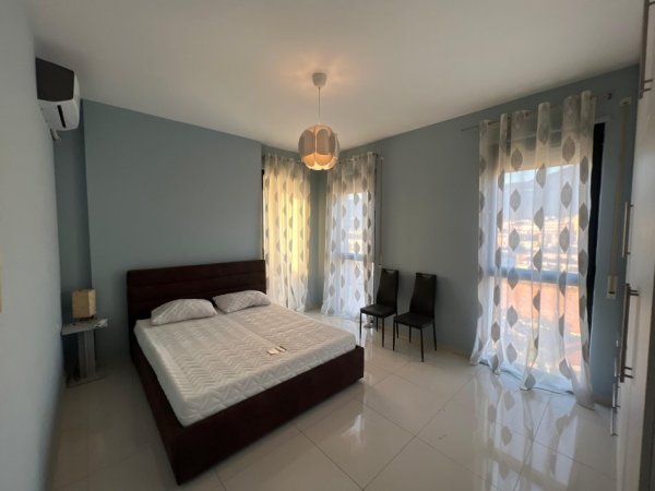 Tirane, jepet me qera 2+1 Kati 5, 600 € 