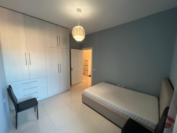 Tirane, jepet me qera 2+1 Kati 5, 600 € 