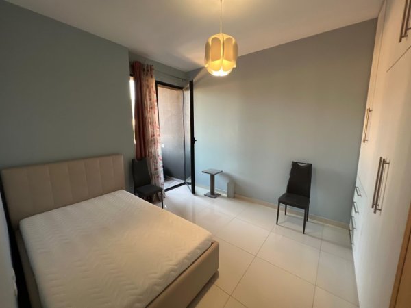 Tirane, jepet me qera 2+1 Kati 5, 600 € 
