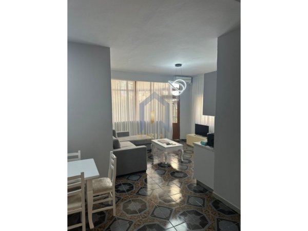 Tirane, jepet me qera apartament 2+1+Ballkon Kati 2, 120 m² 500 € (Ish Parku)