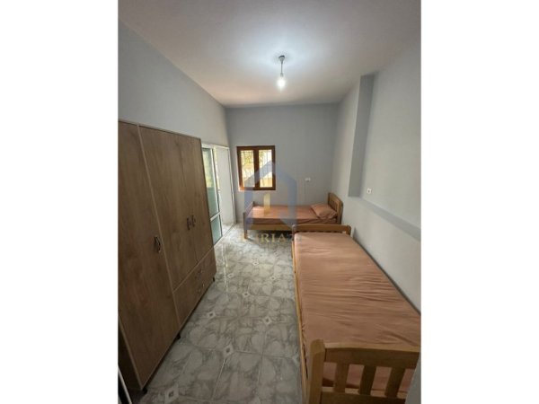 Tirane, jepet me qera apartament 2+1+Ballkon Kati 2, 120 m² 500 € (Ish Parku)