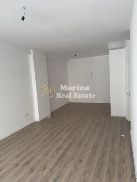 Tirane, shitet apartament 1+1 Kati 5, 76 m² 123.000 € (Laprake)
