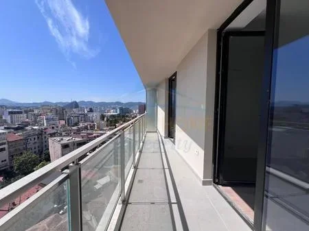 Tirane, shitet apartament 3+1 Kati 10, 152 m² 334.400 € (Mine Peza)