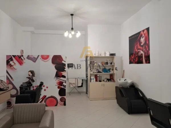 Tirane, shitet ambjent biznesi Kati 0, 54 m² 108.000 € (Astir)