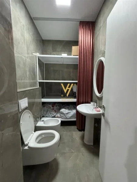 Tirane, jepet me qera apartament 2+1+Ballkon Kati 4, 98 m² 1.200 € (CASA ITALIA)