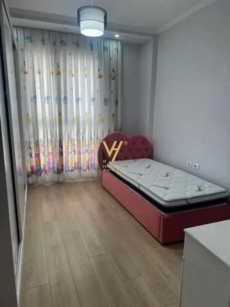 Tirane, jepet me qera apartament 2+1+Ballkon Kati 4, 98 m² 1.200 € (CASA ITALIA)