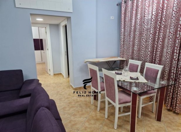 Tirane, jepet me qera apartament 3+1 Kati 5, 105 m² 800 € (ZOGU ZI)