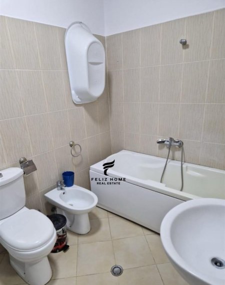 Tirane, jepet me qera apartament 3+1 Kati 5, 105 m² 800 € (ZOGU ZI)