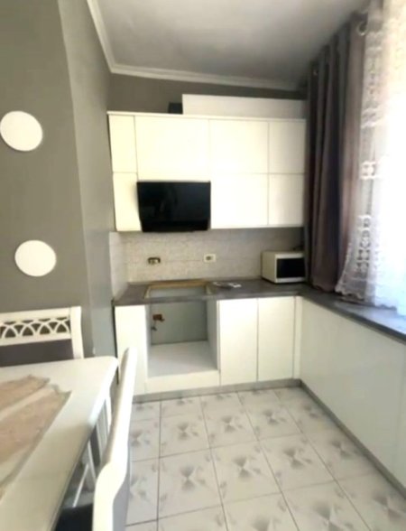 JEPET ME QERA APARTAMENTI 2+1 NE VASIL SHANTO, Kati 3, 90 m² 500 €uro