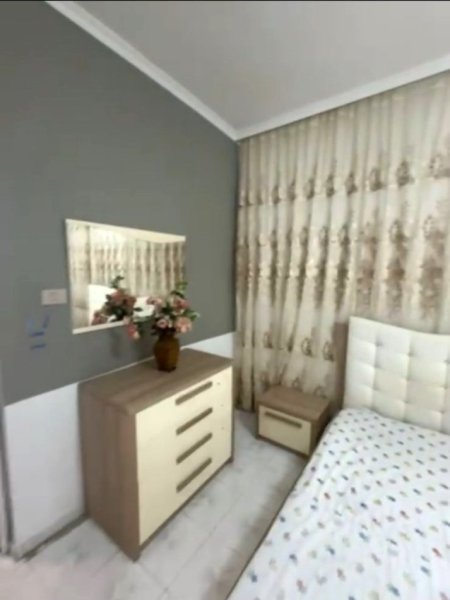 JEPET ME QERA APARTAMENTI 2+1 NE VASIL SHANTO, Kati 3, 90 m² 500 €uro