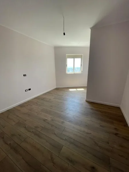 Tirane, shitet apartament 2+1+Ballkon Kati 4, 124 m² 124.000 € (Fresk)