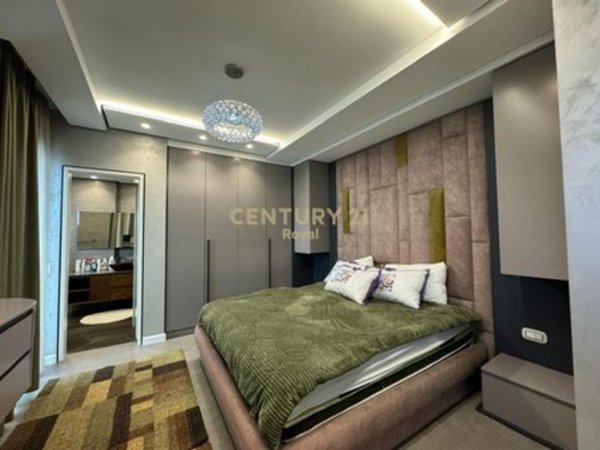 Tirane, jepet me qera apartament 3+1 Kati 4, 153 m² 700 € 