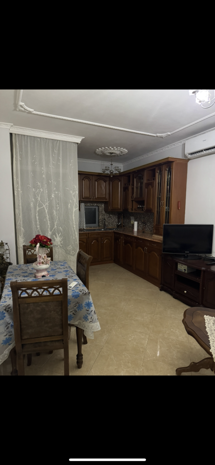 Tirane, jepet me qera 1+1+Ballkon Kati 1, 1 m² 400 € (NELA 5,ASTIR)