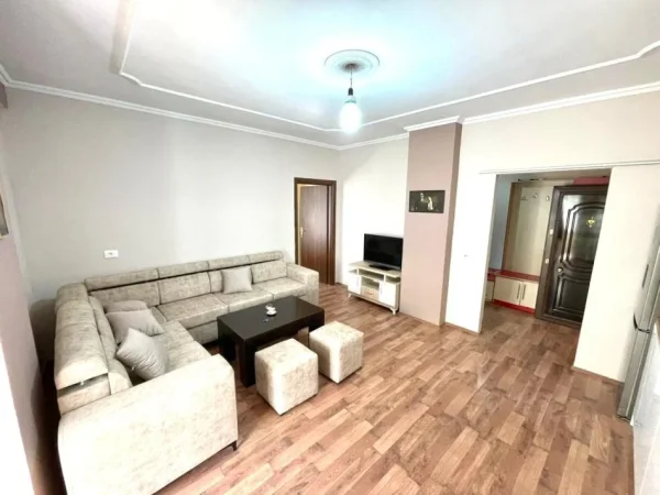 Tirane, jepet me qera apartament 2+1 Kati 2, 110 m² 600 Euro (Don Bosko)