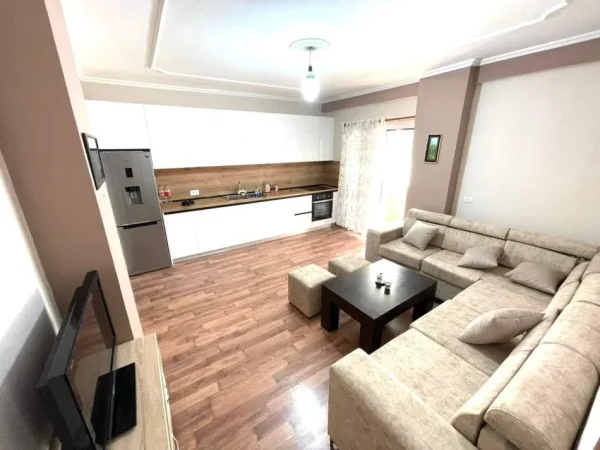 Tirane, jepet me qera apartament 2+1 Kati 2, 110 m² 600 Euro (Don Bosko)