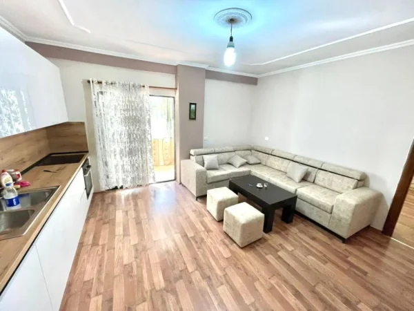 Tirane, jepet me qera apartament 2+1 Kati 2, 110 m² 600 Euro (Don Bosko)