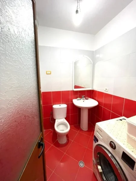 Tirane, jepet me qera apartament 2+1 Kati 2, 110 m² 600 Euro (Don Bosko)