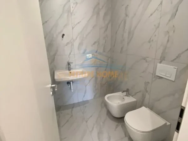 Shitet, Apartament 2+1+2, Rezidenca Kaimi, Alidemi, Tiranë. AREA40849