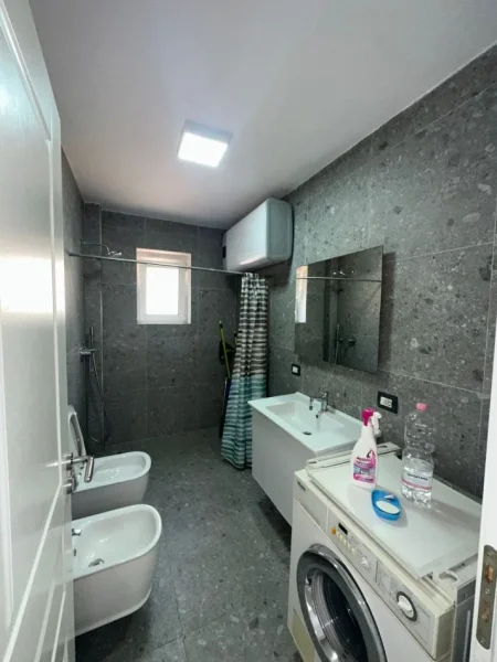 Durres, shitet apartament 2+1+Ballkon , 83 m² 84.000 € (LAGJA 18 SPITALI)