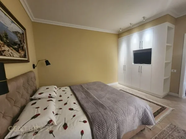 Tirane, jepet me qera apartament 2+1 Kati 1, 70 m² 700 € (Rr. e Dibres)