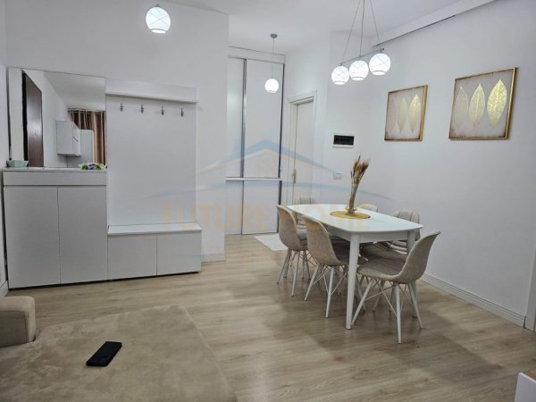 Tirane, jepet me qera apartament 2+1 Kati 3, 90 m² 450 € (Unaza e Re)