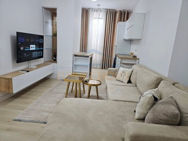 Tirane, jepet me qera apartament 2+1 Kati 3, 90 m² 450 € (Unaza e Re)