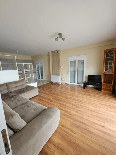 Tirane, jepet me qera apartament 3+1+Aneks+Ballkon Kati 3, 160 m² 550 € (Rruga Oso Kuka)