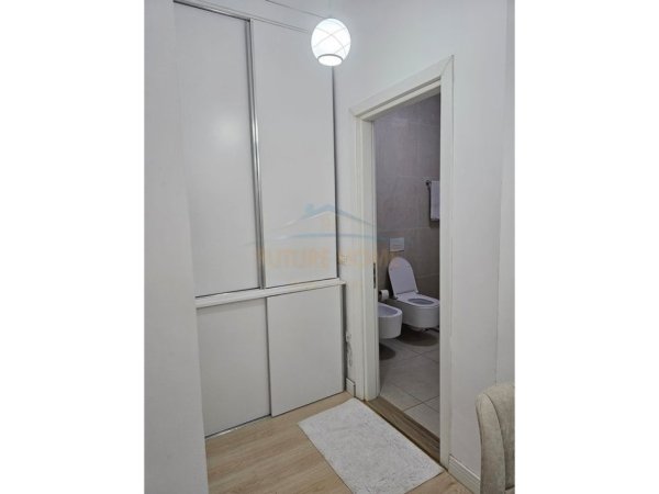 Tirane, jepet me qera apartament 1+1 Kati 3, 90 m² 450 € (Kompleksi Fratari, Unaza e Re, Tiranë.)