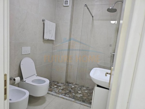 Tirane, jepet me qera apartament 1+1 Kati 3, 90 m² 450 € (Kompleksi Fratari, Unaza e Re, Tiranë.)