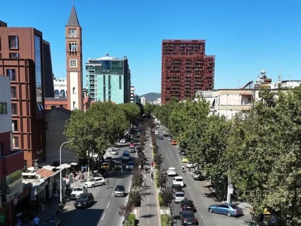 Tirane, jap me qera ambjent biznesi Kati 1, 49 m² 1.000 € (Rr.e Kavajes)