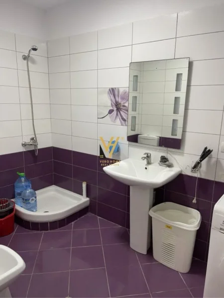 Tirane, jepet me qera apartament 2+1+Ballkon Kati 8, 117 m² 550 € (ASTIR)