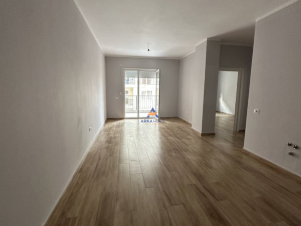 Tirane, shitet apartament 2+1+Ballkon Kati 5, 103 m² 115.000 € (BULEVARDI BLU,QENDER KAMEZ)