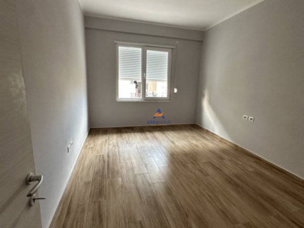 Tirane, shitet apartament 2+1+Ballkon Kati 5, 103 m² 115.000 € (BULEVARDI BLU,QENDER KAMEZ)
