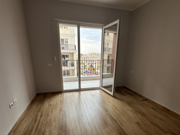 Tirane, shitet apartament 2+1+Ballkon Kati 5, 103 m² 115.000 € (BULEVARDI BLU,QENDER KAMEZ)