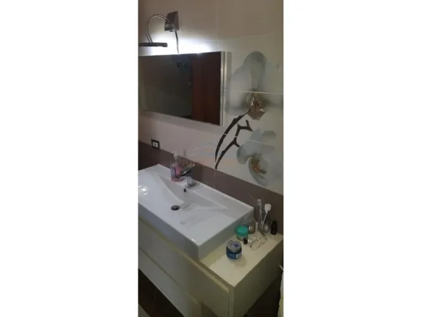 Tirane, shitet apartament 2+1+Ballkon Kati 8, 88 m² 157.000 € 