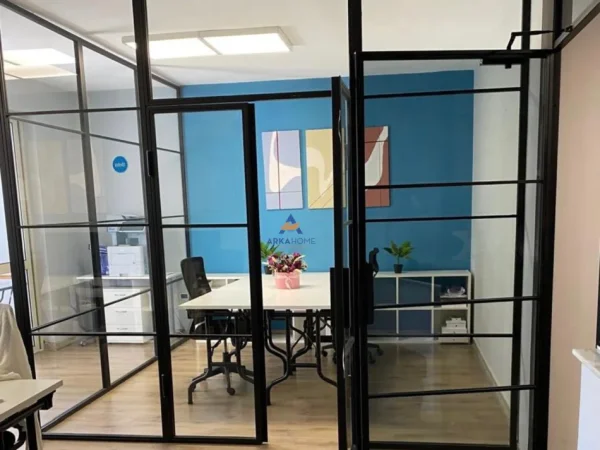 Tirane, jepet me qera ambjent biznesi , 132 m² 2.500 € (RRUGA BRIGADA VIII,BLLOK)