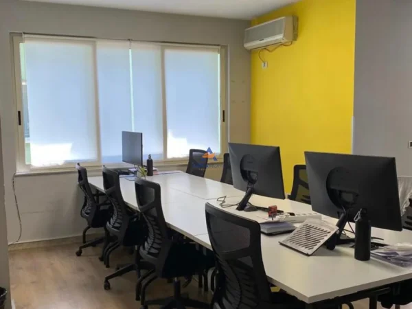 Tirane, jepet me qera ambjent biznesi , 132 m² 2.500 € (RRUGA BRIGADA VIII,BLLOK)