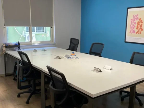 Tirane, jepet me qera ambjent biznesi , 132 m² 2.500 € (RRUGA BRIGADA VIII,BLLOK)