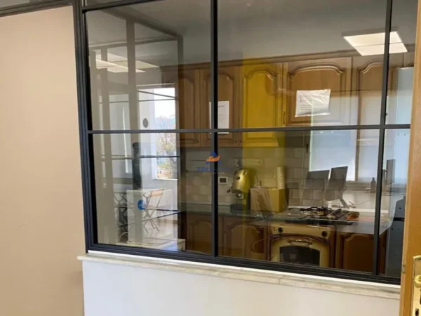 Tirane, jepet me qera ambjent biznesi , 132 m² 2.500 € (RRUGA BRIGADA VIII,BLLOK)