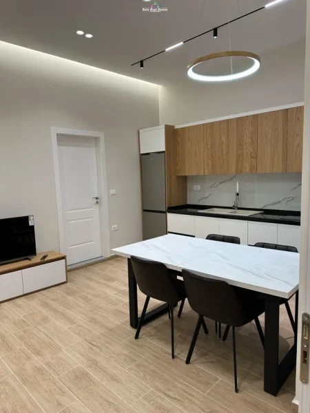 Tirane, jepet me qera apartament 2+1 Kati 1, 90 m² 600 € (don bosko)