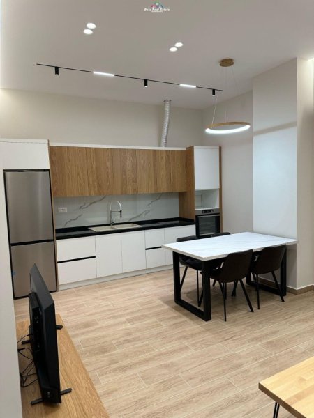 Tirane, jepet me qera apartament 2+1 Kati 1, 90 m² 600 € (don bosko)