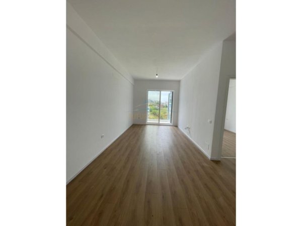 Tirane, shitet apartament 1+1+Ballkon Kati 3, (Residenca Oxa)
